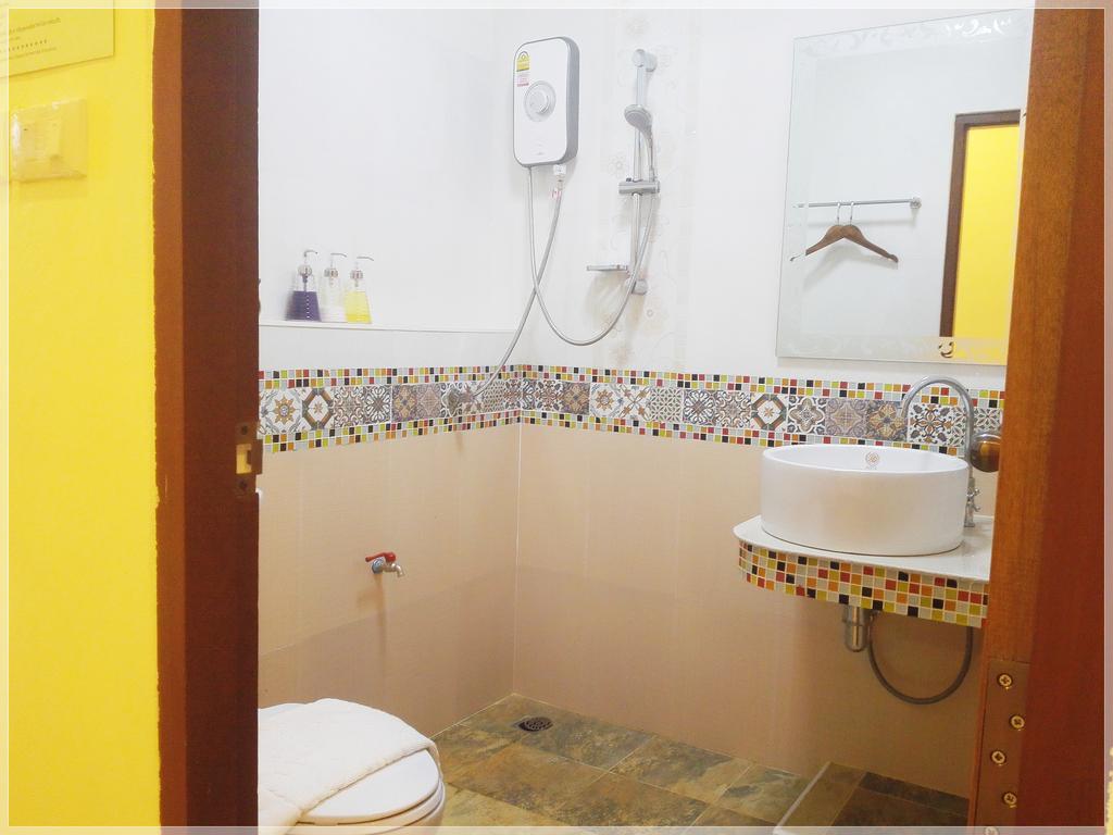 Baan Bussaba Hotel Trang Bagian luar foto