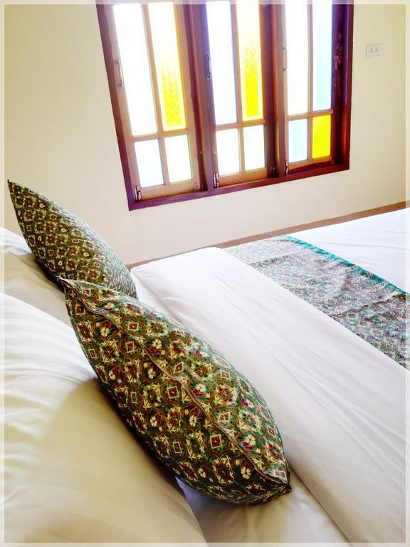 Baan Bussaba Hotel Trang Bagian luar foto