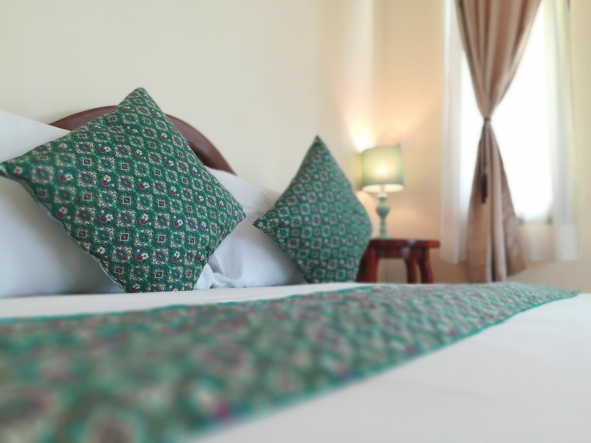 Baan Bussaba Hotel Trang Bagian luar foto