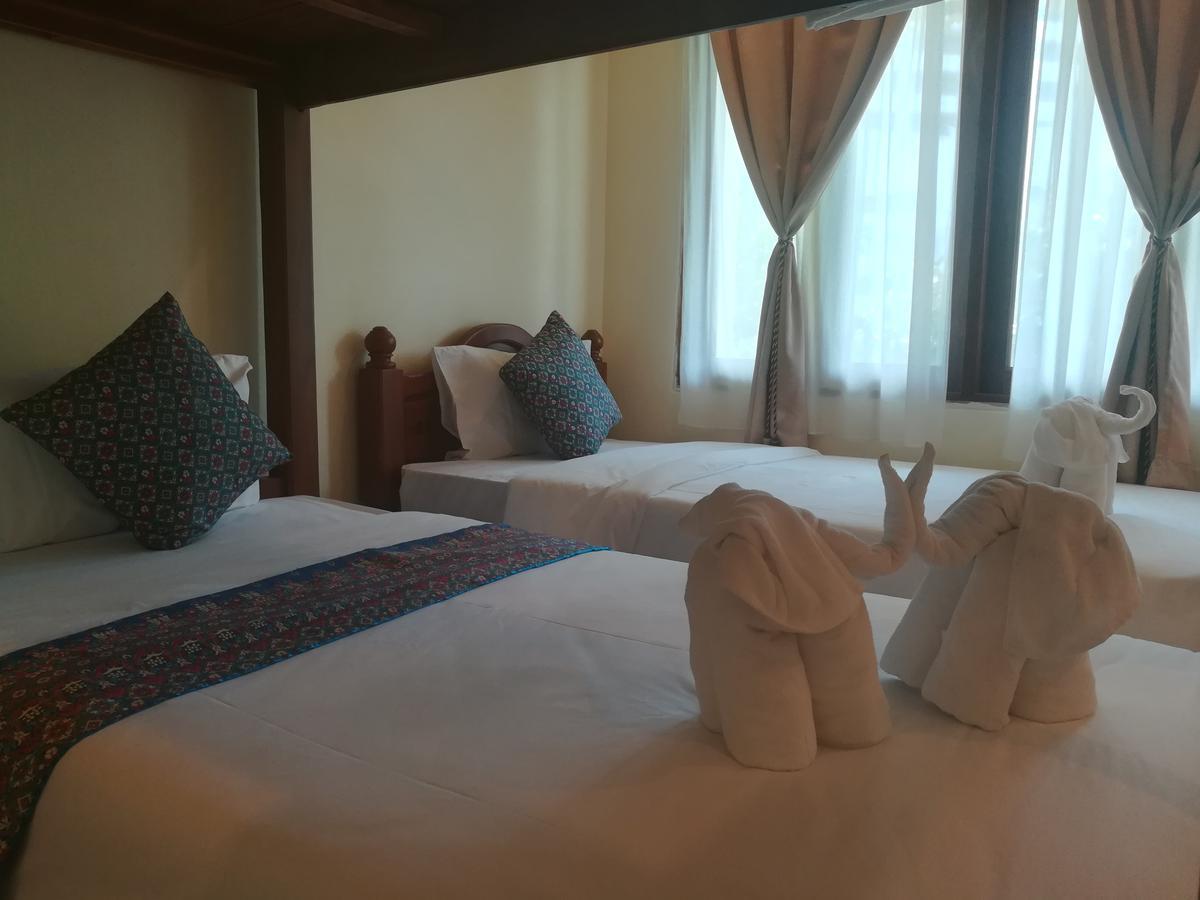 Baan Bussaba Hotel Trang Bagian luar foto