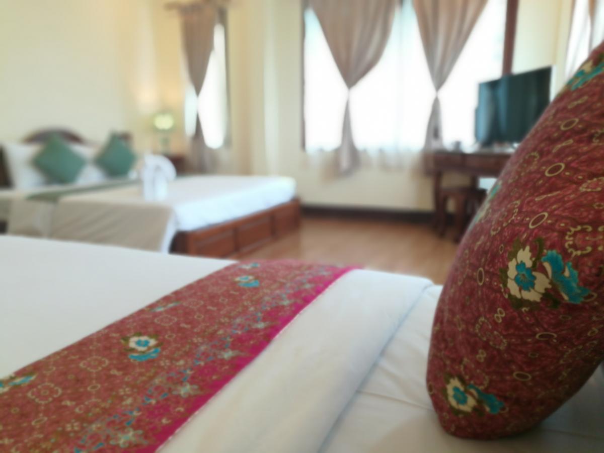 Baan Bussaba Hotel Trang Bagian luar foto